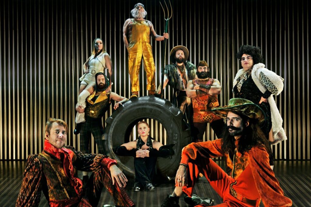 Cirque Alfonse's Animal: A Farm Fantasy Sensation
