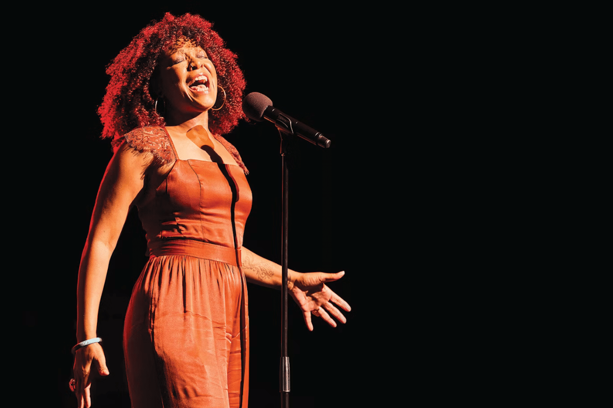 Lisa Simone on stage.