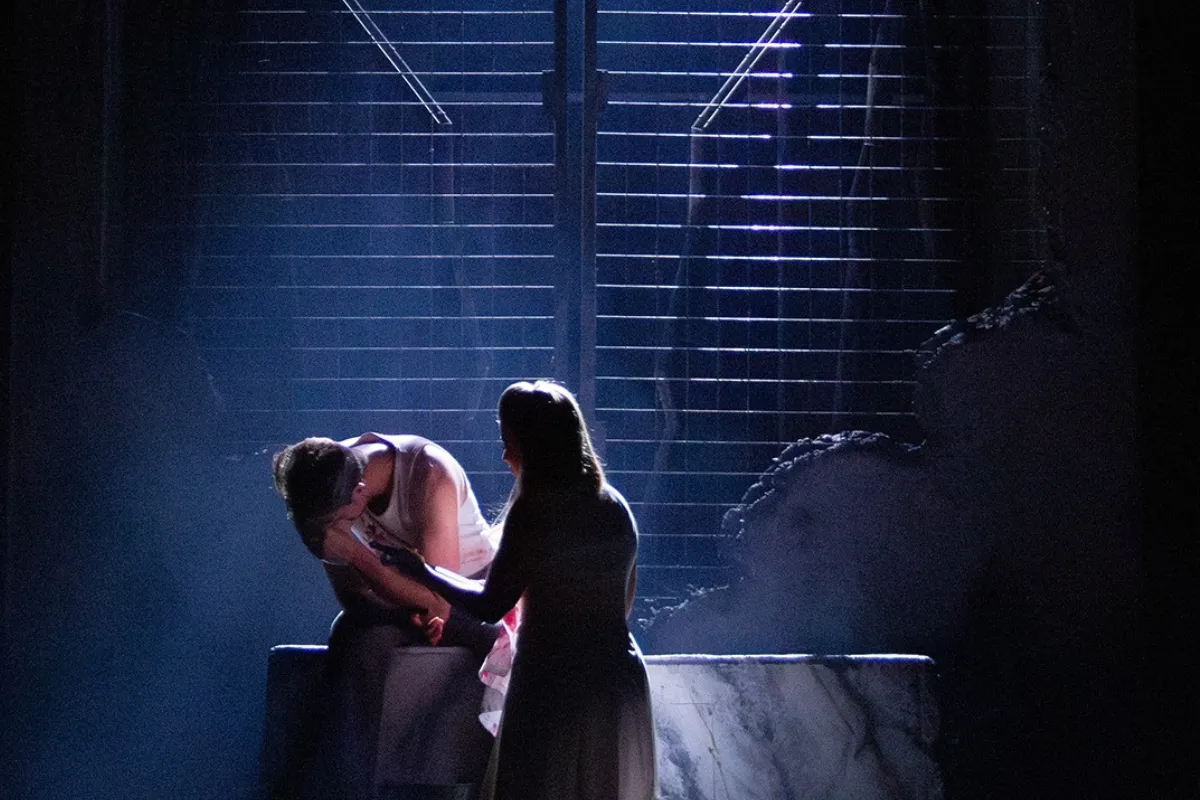 Romeo et Juliette on stage.