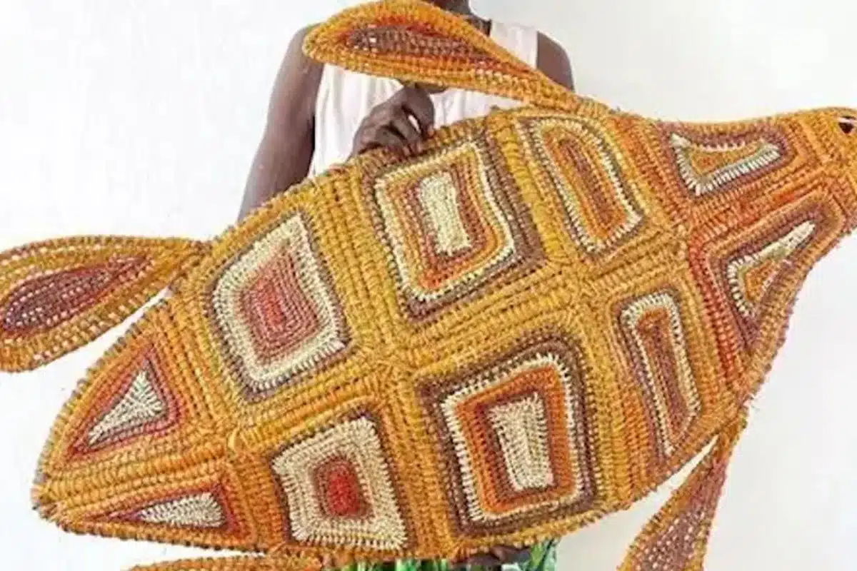 Hands weaving natural fibres during First Nations community art workshop