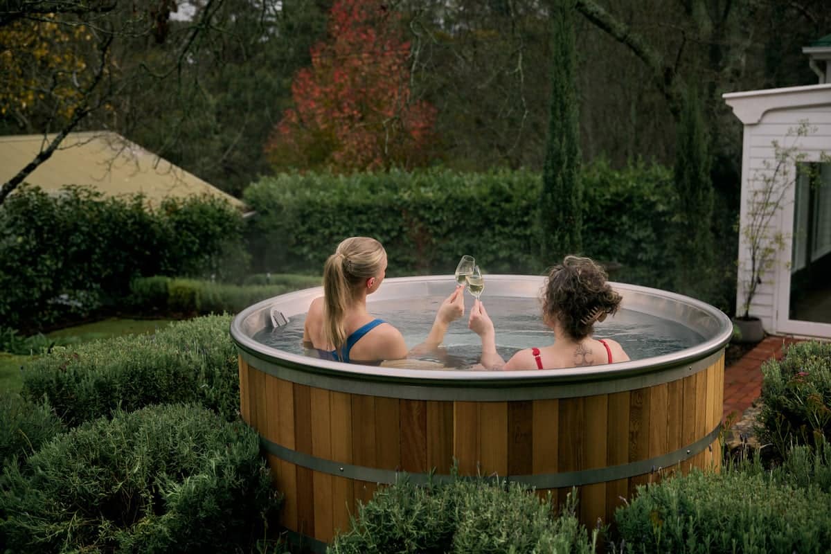 gatekeepers-day-spa-adelaide-hills-cedar-wood-hot-tub