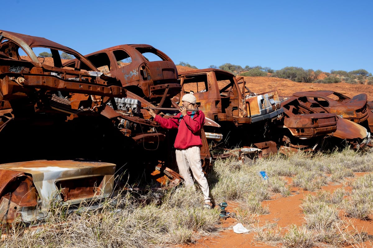 Cassidy Satour salvaging aluminium_2027 Mimili project_Meg Hansen_2000PX_AdobeRGB
