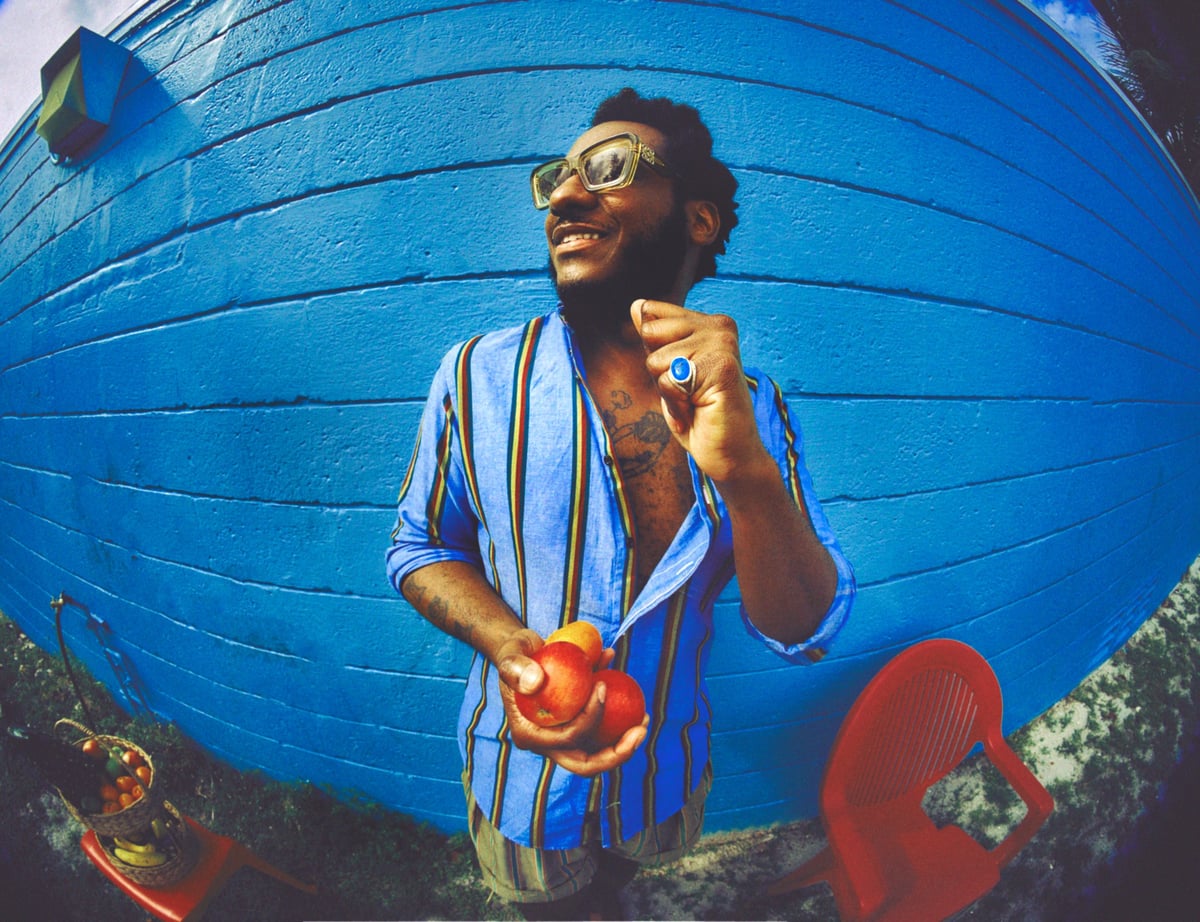 Leon Bridges blue wall press image - Credit Joshua Kissi